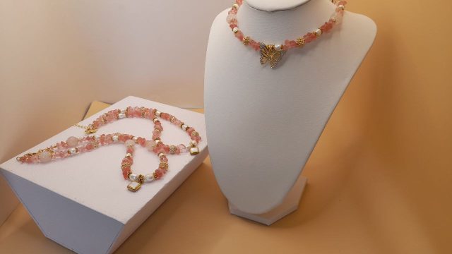 Колье из розового кварца с подвеской в виде бабочки, артикул 1899 — изображение 3